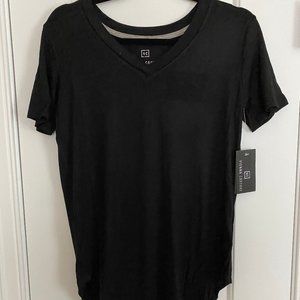 Vienna Couture Essential Tee V Neck in Black